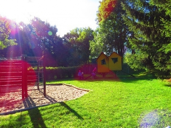 Das Baumhaus ist bei den großen Knirpsen sehr beliebt