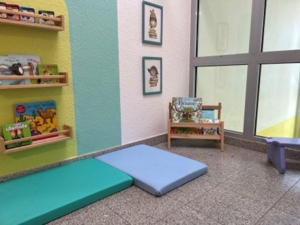 eine kleine Bücherinsel bietet viele Sprachanlässe