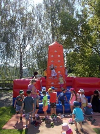 hier kann man hüpfen, toben und klettern