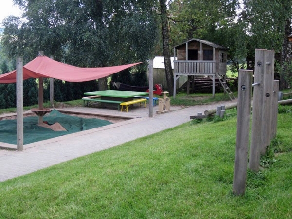 Garten mit Sandkasten