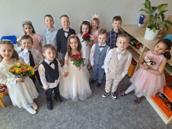 Alle haben sich besonders hübsch gekleidet