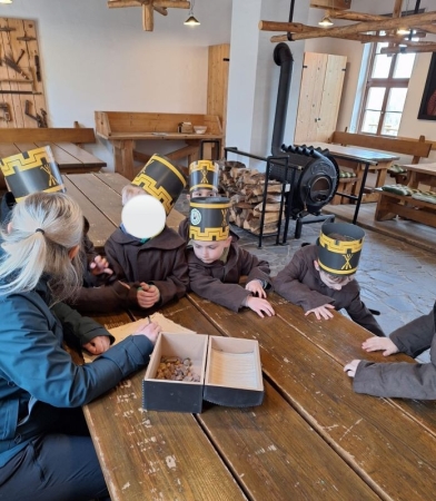 Zum Schluss gab es noch eine Urkunde und einen Edelstein.