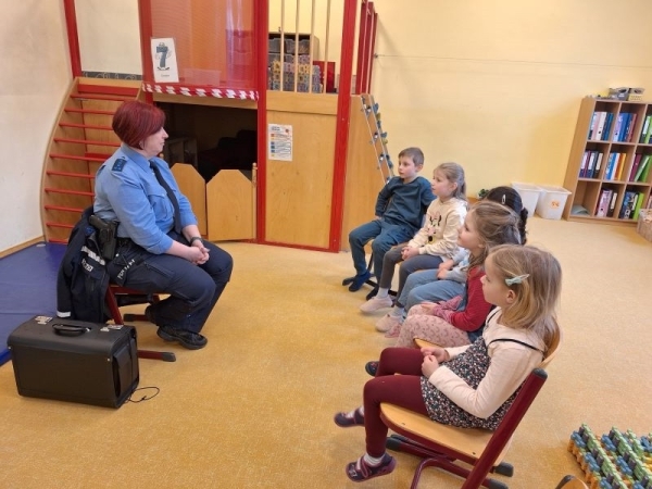 unsere Vorschuleichhörnchen bei der Polizei