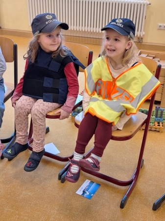 unsere Vorschuleichhörnchen bei der Polizei