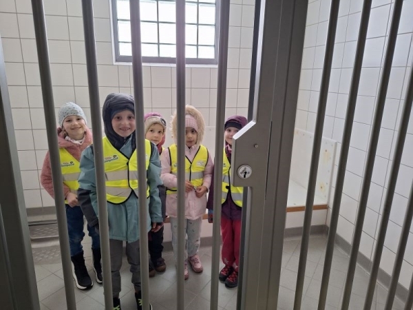 unsere Vorschuleichhörnchen bei der Polizei
