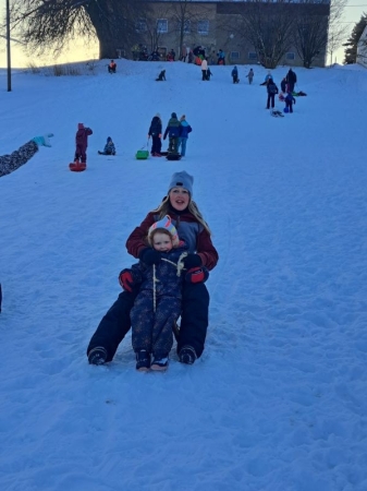 Mit Mutti Rodeln wunderschön