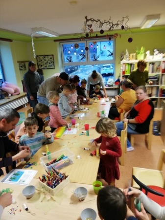 Weihnachtsbasteln in der Erdmännchengruppe