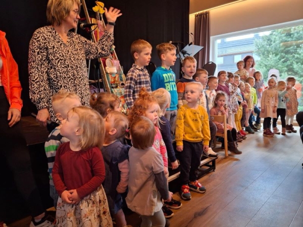 Wir begrüßen unsere Großeltern