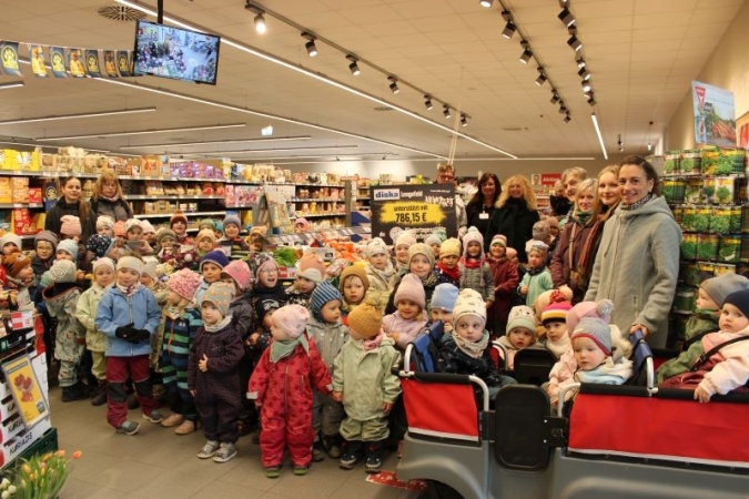 Scheckübergabe bei diska