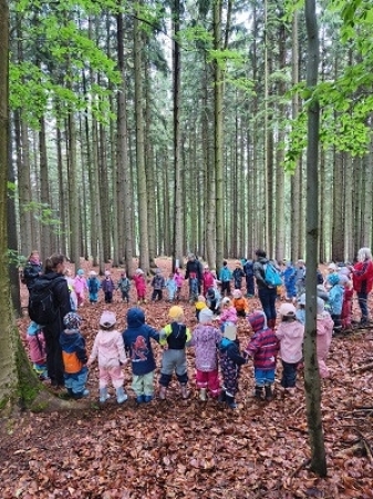 Am Ende trafen wir uns alle und suchten den Schatz