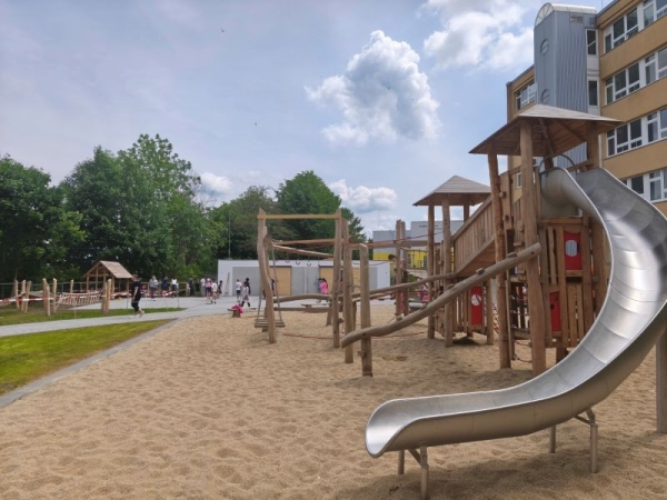 neuer Spielplatz