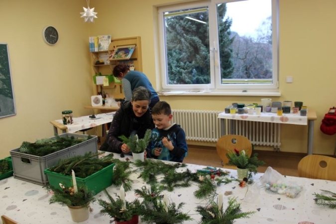 Weihnachtsgestecke basteln