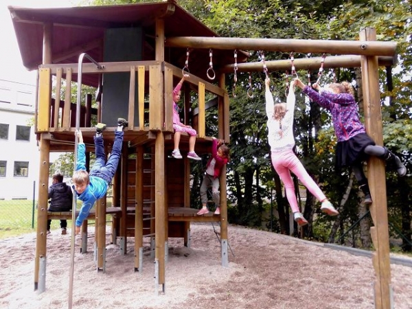 Spielplatz - Kletterturm