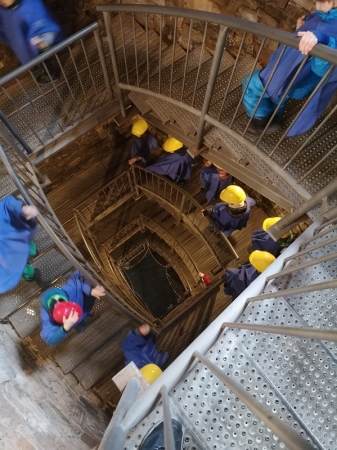 Tief geht es untertage.